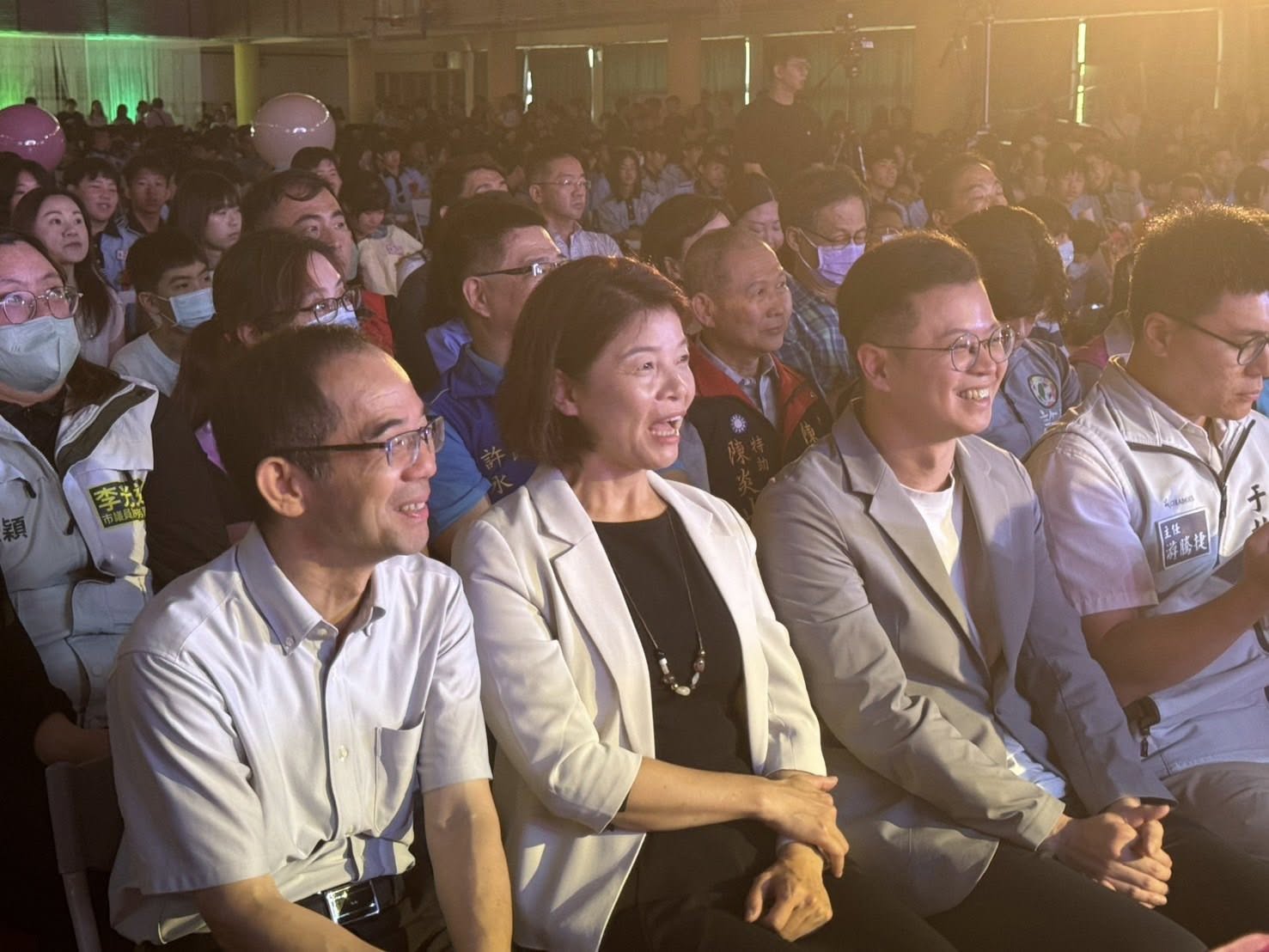 陪伴畢業生迎接人生里程碑 凌濤:希望讓孩子有優良學習環境 陪伴畢業生迎接人生里程碑 凌濤:希望讓孩子有優良學習環境