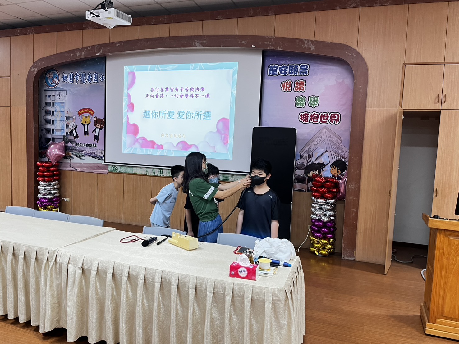 桃園龍安國小變五星廚房、醫院 畢業生體驗廚藝與護理工作 779250 0