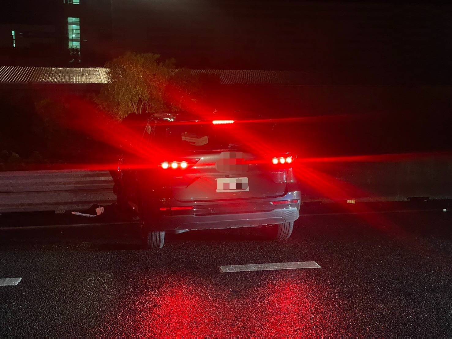 國道驚魂!國1楊梅段3車撞成一團 7人送醫 817471 0