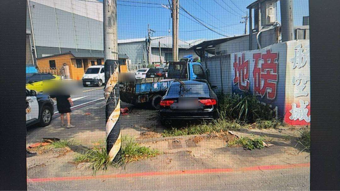 【有片】又是毒駕!男吸喪屍煙彈蛇行自撞 跳水溝仍狼狽落網 828995