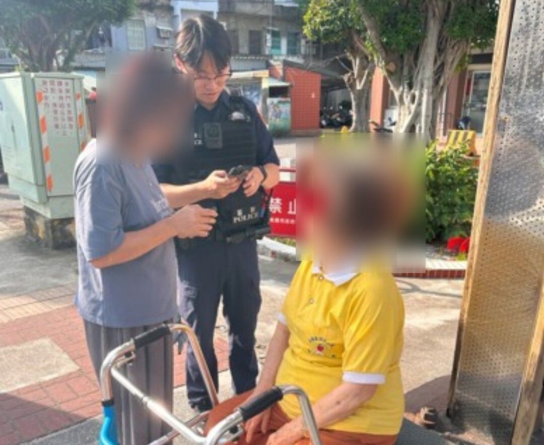 高齡婦頂烈日散步癱坐公車站 蘆竹警及時伸援送返家