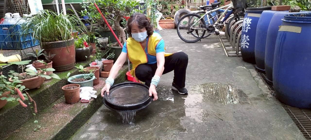 桃園環保局出動2.6萬志工清除垃圾、積水容器 預防登革熱