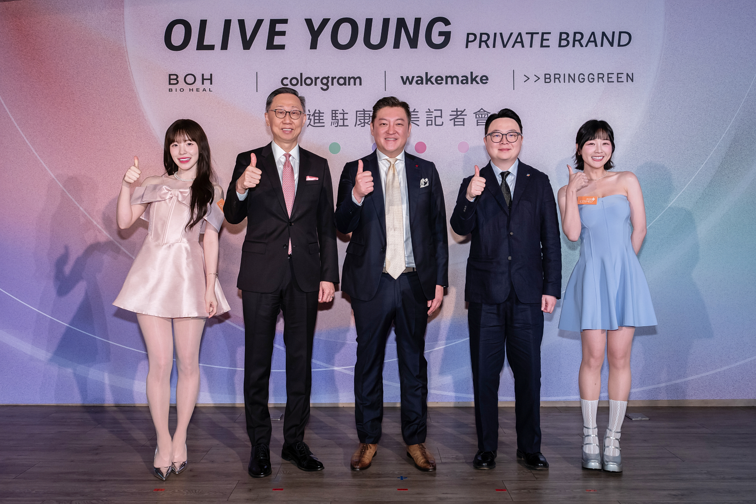 啦啦隊人氣王李多慧、籃籃化身彩妝師 隨身化妝包突擊開箱 愛用美妝保養品大公開 9878das 3