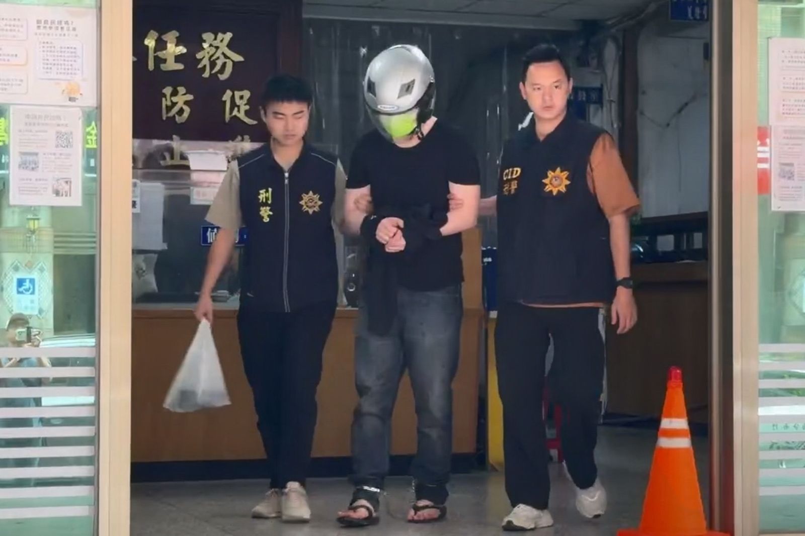 嫌吵砍死郵局外包工 眼鏡行少東遭羈押 嫌吵砍死郵局外包工 眼鏡行少東遭羈押