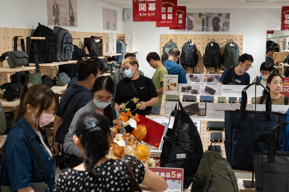 包包界的Uniqlo進駐板橋!「74ounce」打造新北最大皮件包包旗艦店 DSC05964