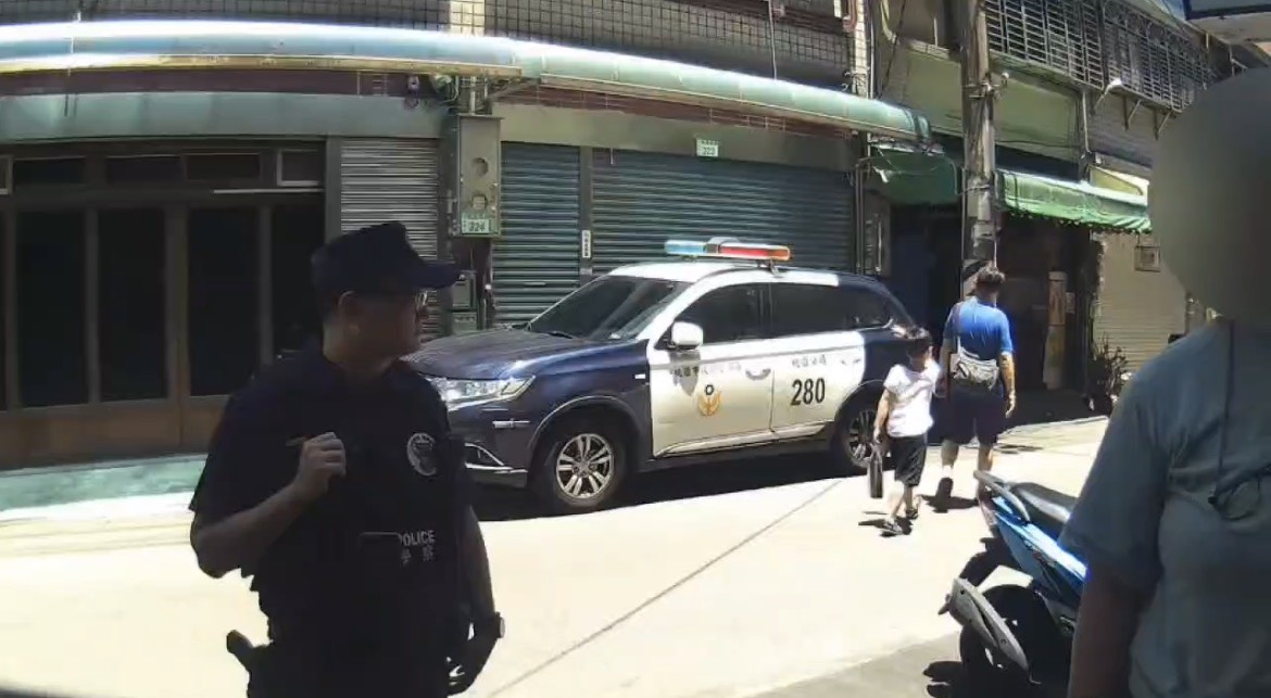 運將拾金不昧!8旬翁皮包掉計程車 桃警看定位速找回 S 100163591 0