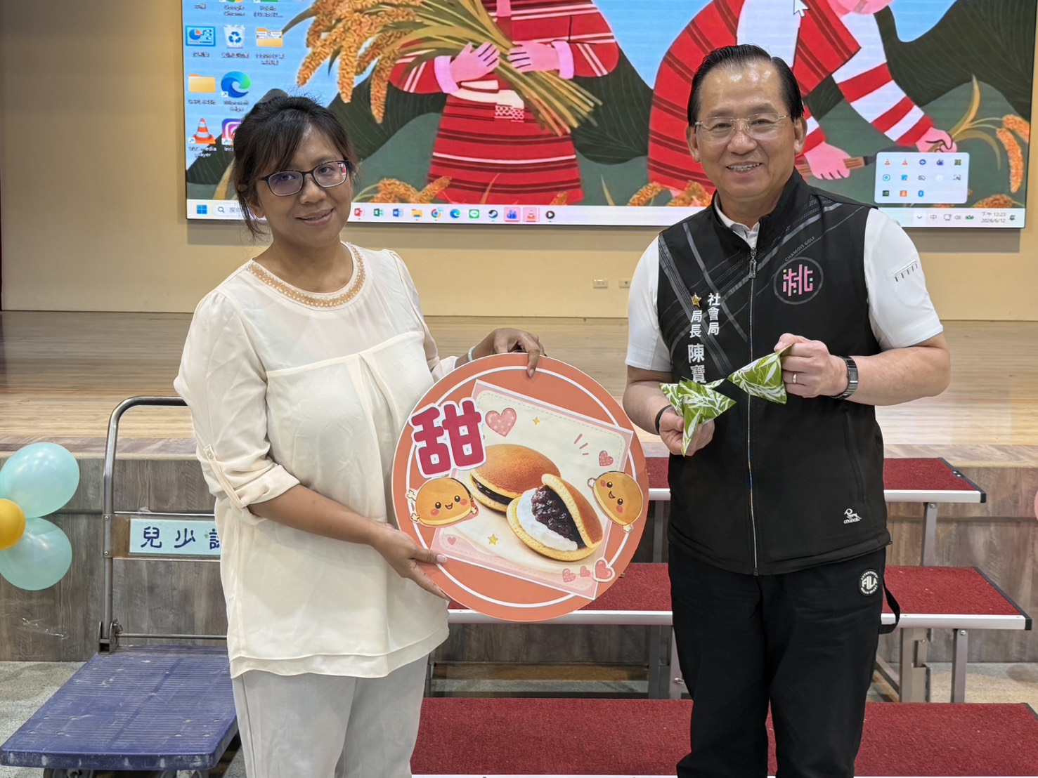 桃園社會局、手信霧隱城關懷原鄉兒少 500銅鑼燒禮盒送進復興區 S 102531088 0