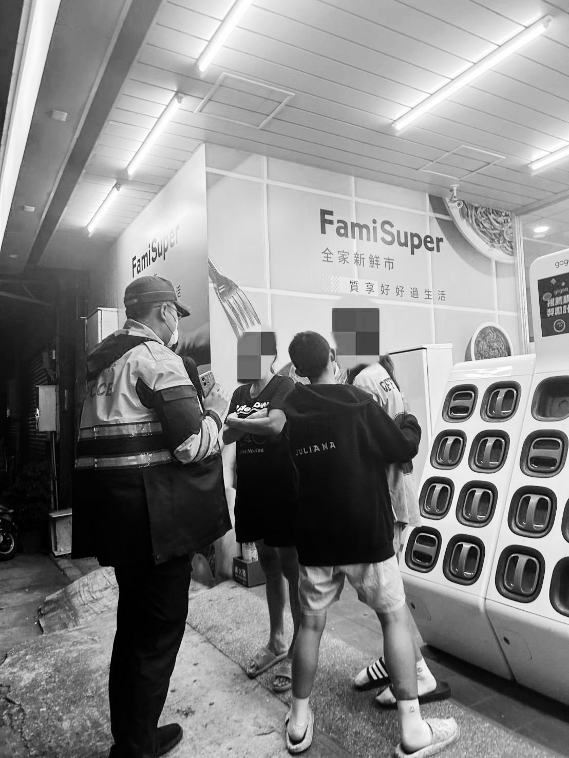 與母吵架離家投靠親友碰壁 大園警暖心助少女團圓 S 109051907
