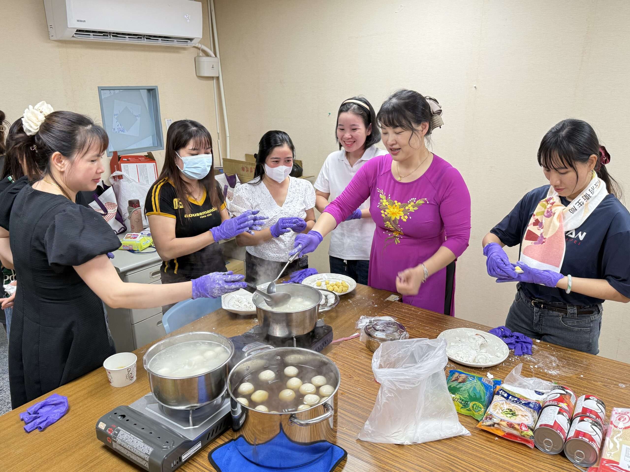 端午節叫殺蟲節？移民署桃園站帶新住民做越南甜湯圓過節