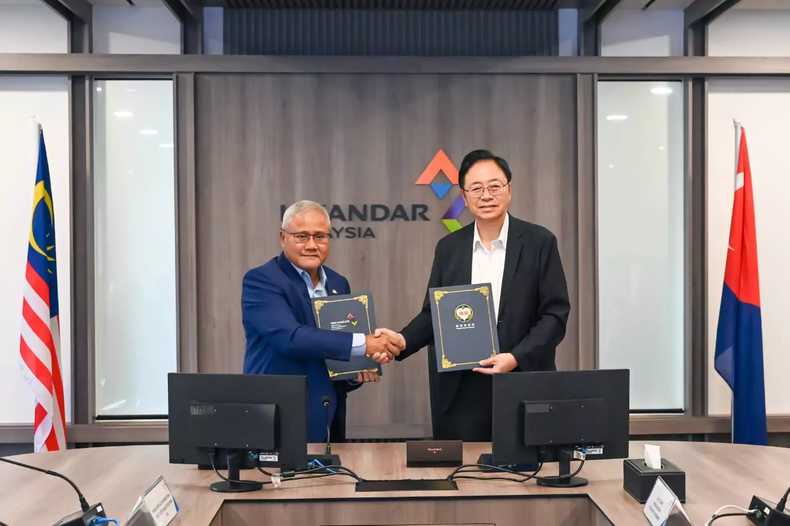 張善政與馬國IRDA簽署合作 培育具國際視野的新世代產業人才 S 143933546 0