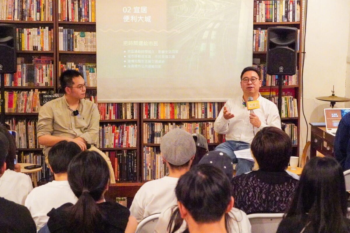 黃世杰現身中壢熬民主講座 承諾用AI科技翻轉停滯桃園 S 177430555 0