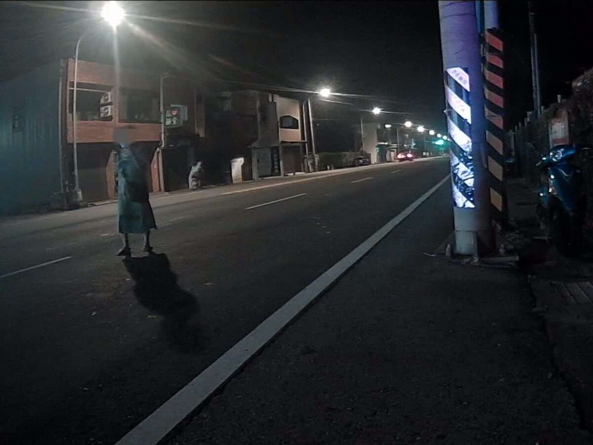 觀音婦深夜偷溜出門走到中壢 警及時伸援助團圓 S 24699027 0