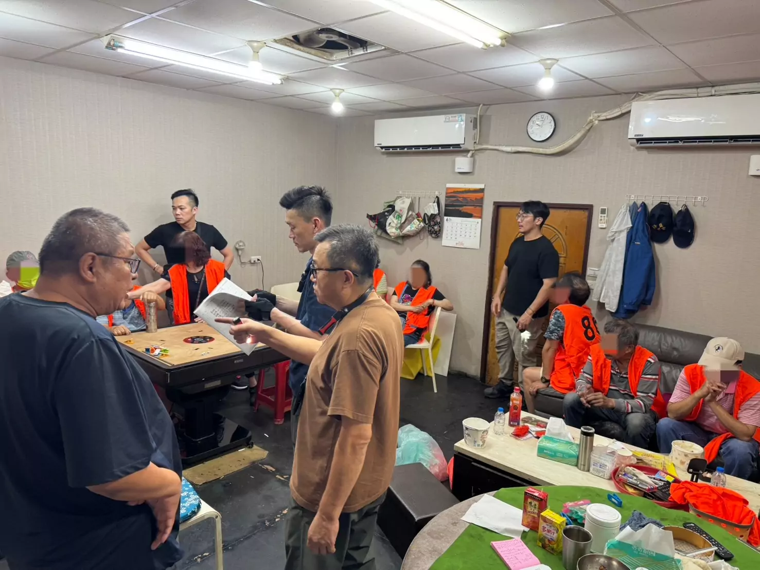 中壢警端午連假守護治安不打烊 直搗麻將筒子賭場16人被逮 S 24723463 0