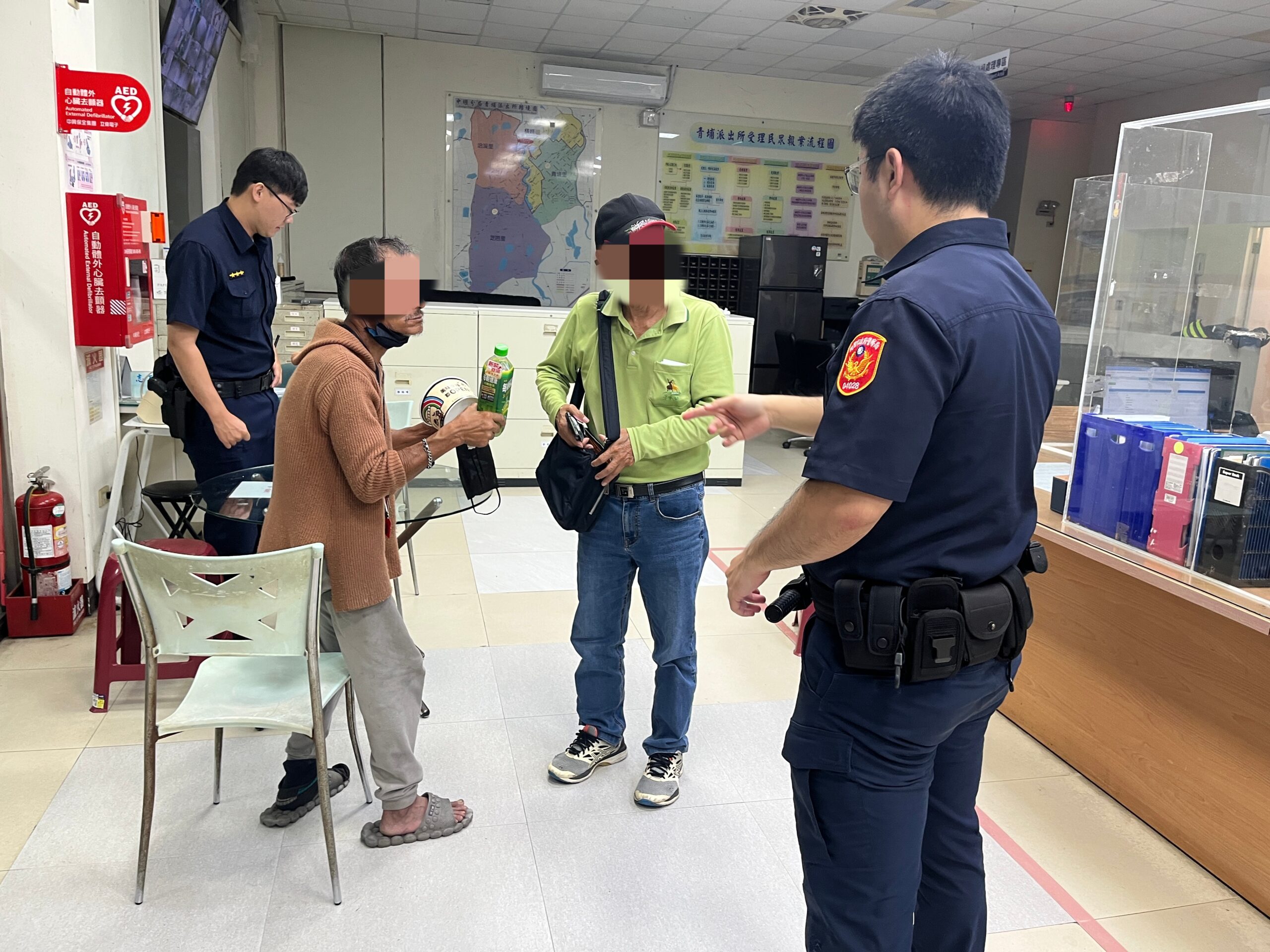 愛心手鍊神助攻!中壢失智翁迷途5公里 暖警聯繫家屬助團圓 S 24854537 0 scaled