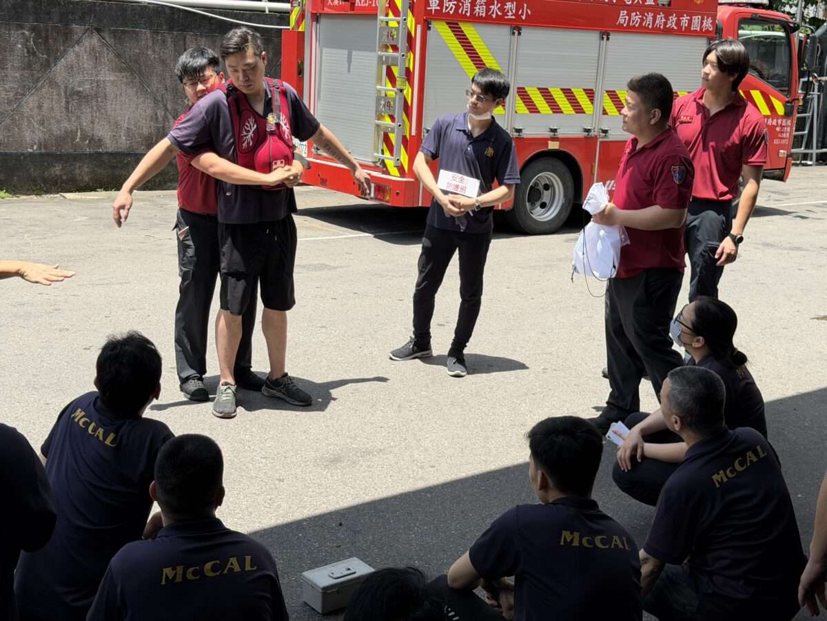 端午吃粽易噎到!大溪消防前進工廠傳授急救技能保命 S 30187619 0