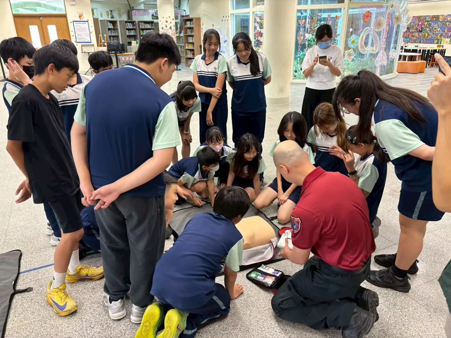 青埔消防攜手青園國小 傳授學童急救技能 青埔消防攜手青園國小 傳授學童急救技能
