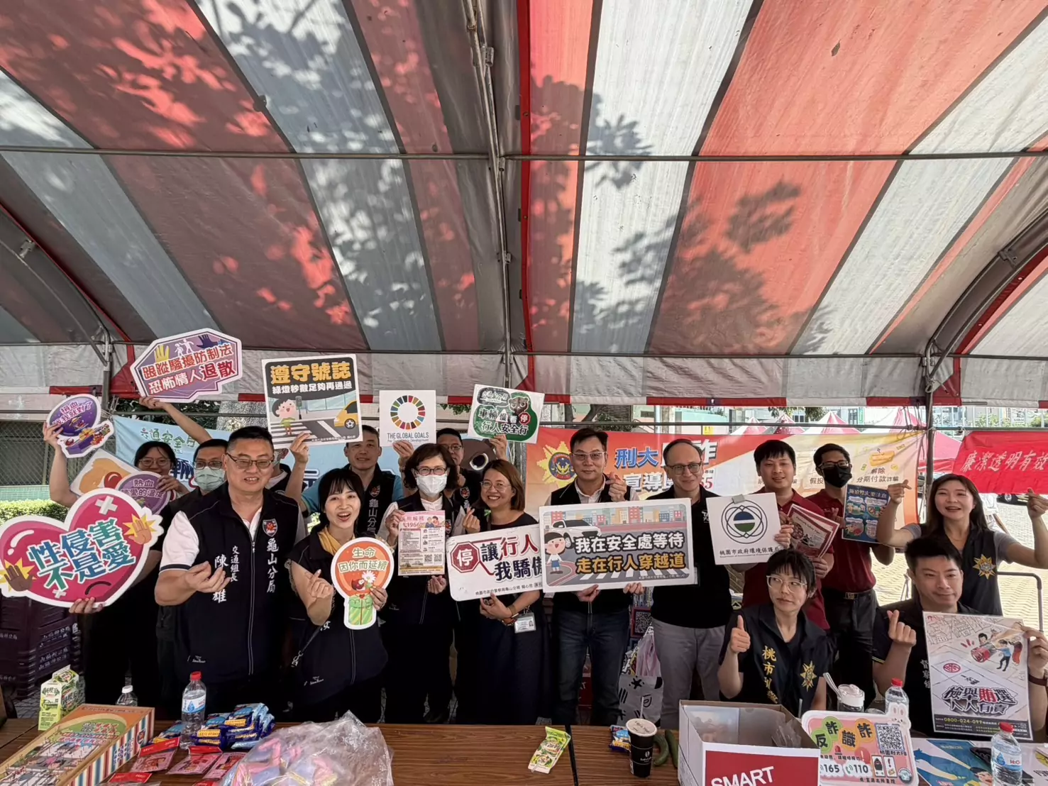龜山分局警察節前夕做公益 民眾賞古董車捐6萬毫升熱血 龜山分局警察節前夕做公益 民眾賞古董車捐6萬毫升熱血