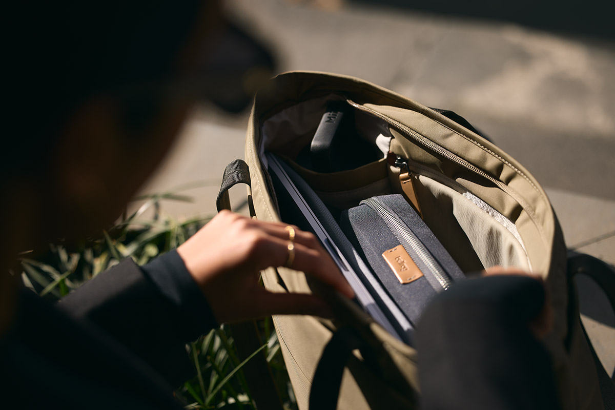 bellroy btab khaki lifestyle web 09