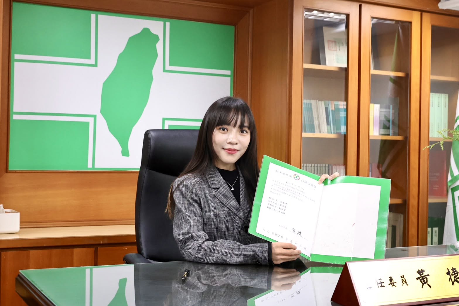 黃捷接高市黨部主委喊全力輔選 賴瑞隆身體不適臨時缺席 黃捷接高市黨部主委喊全力輔選 賴瑞隆身體不適臨時缺席