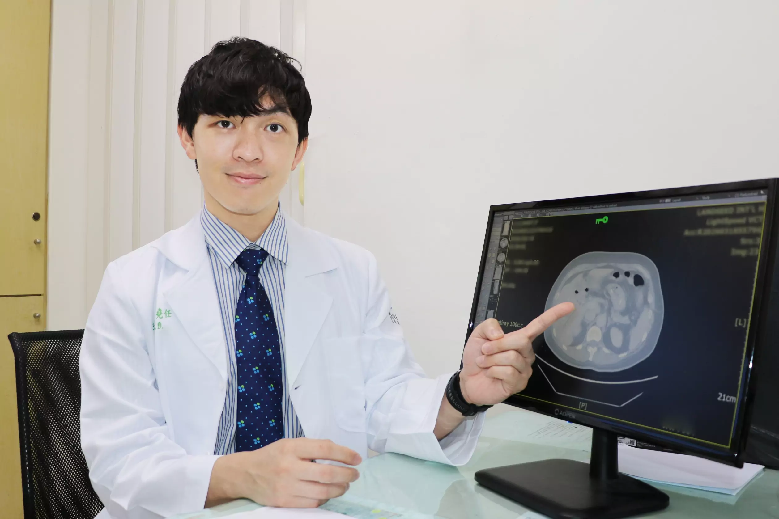 以為是胃脹氣!女子連續腹脹 聯新國際醫院診斷出罕見「膽源性腸阻塞」 egege 3