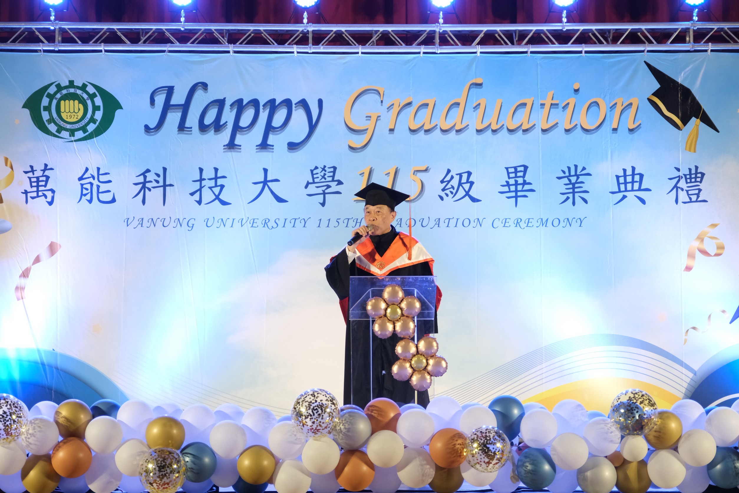 圖三 萬能科技大學莊暢校長感性勉勵畢業生開啟人生新篇章。圖片：校方提供
