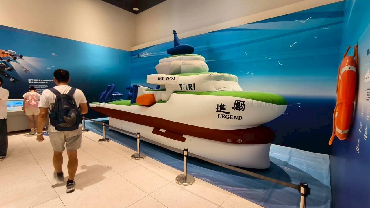 活動現場展出等比例「勵進研究船」模型