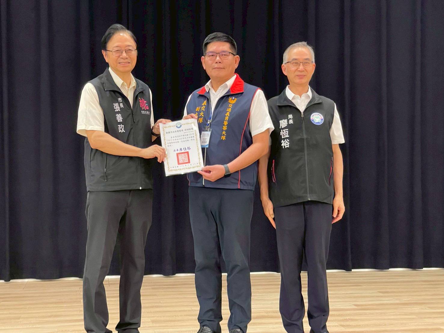 桃市警局舉辦民力高階幹部訓練 張善政親頒結訓證書 11624 0