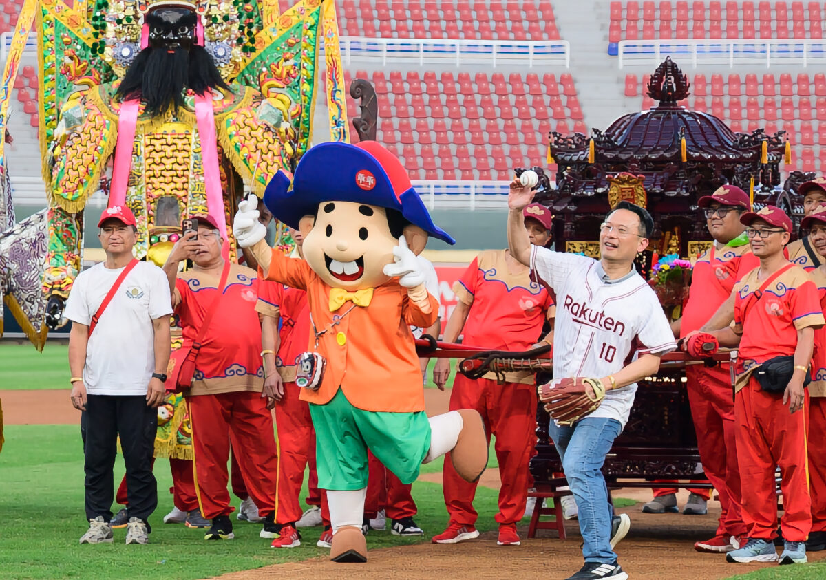為普濟堂遶境暖身!大溪商圈前進樂天球場 蘇俊賓推關公乖乖衝熱度 1746683