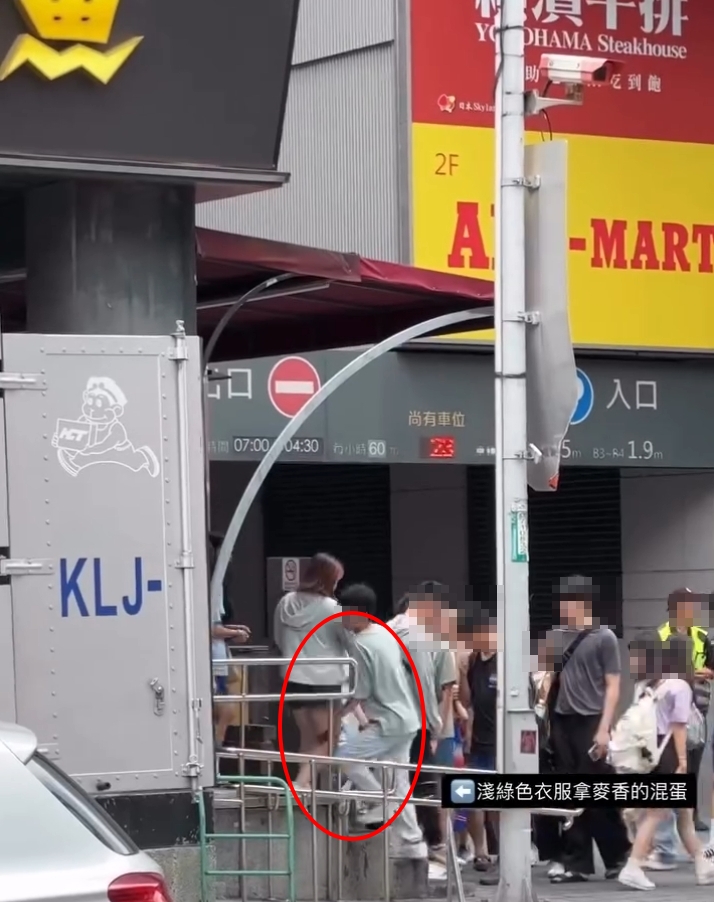 【有片】桃園站前商圈色狼出沒!隨機偷拍學生裙底 警方逮到人了 1783131225976