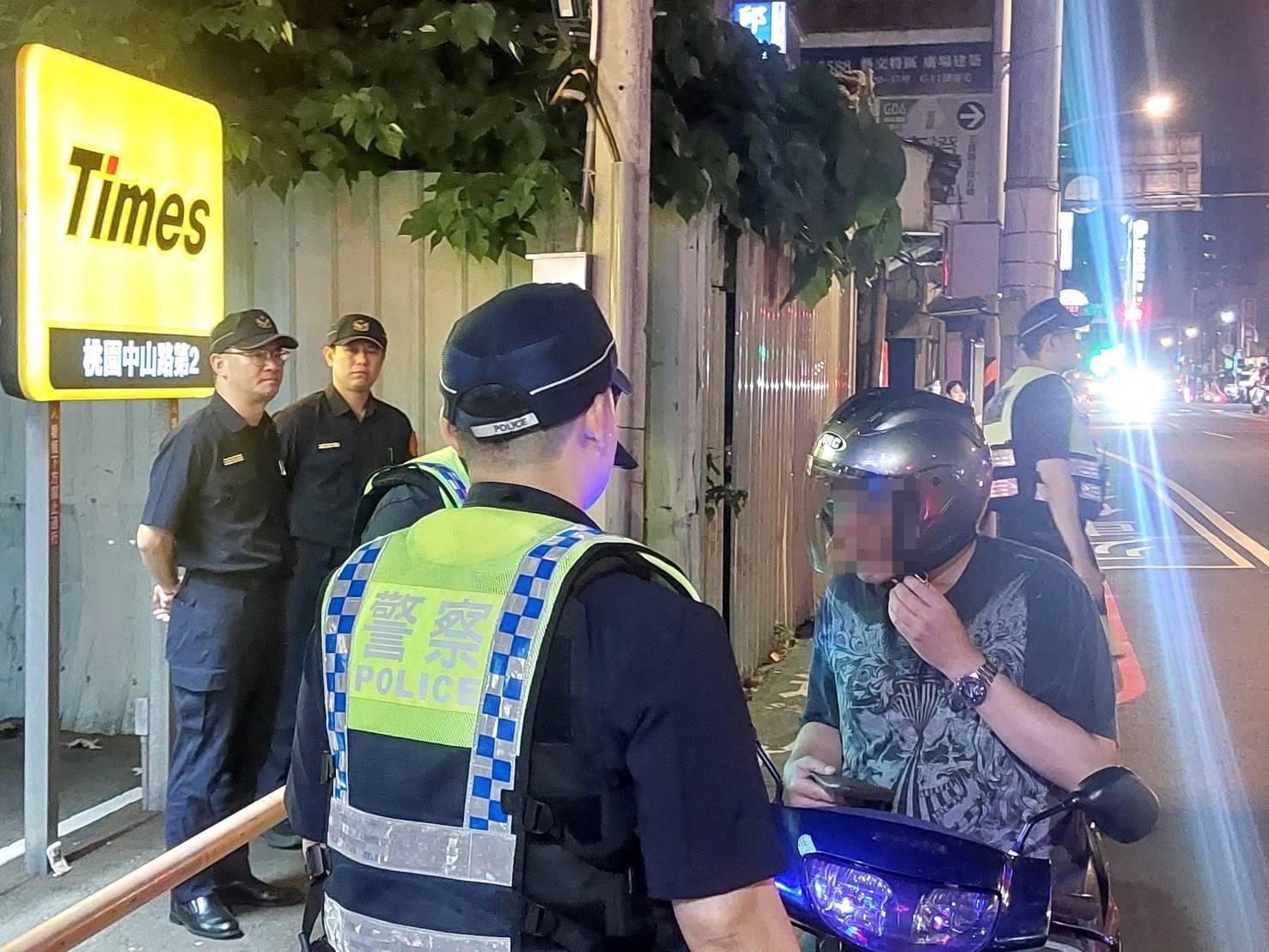 桃警出動86人前進重要交通幹道 加強取締毒、酒駕 2597165 0