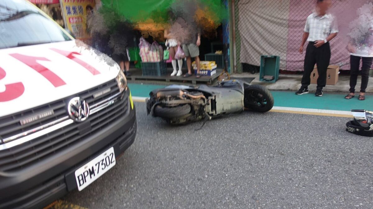 【有片】桃園同安街車禍!行人闖馬路遭撞飛 驚悚畫面曝 2598511 0