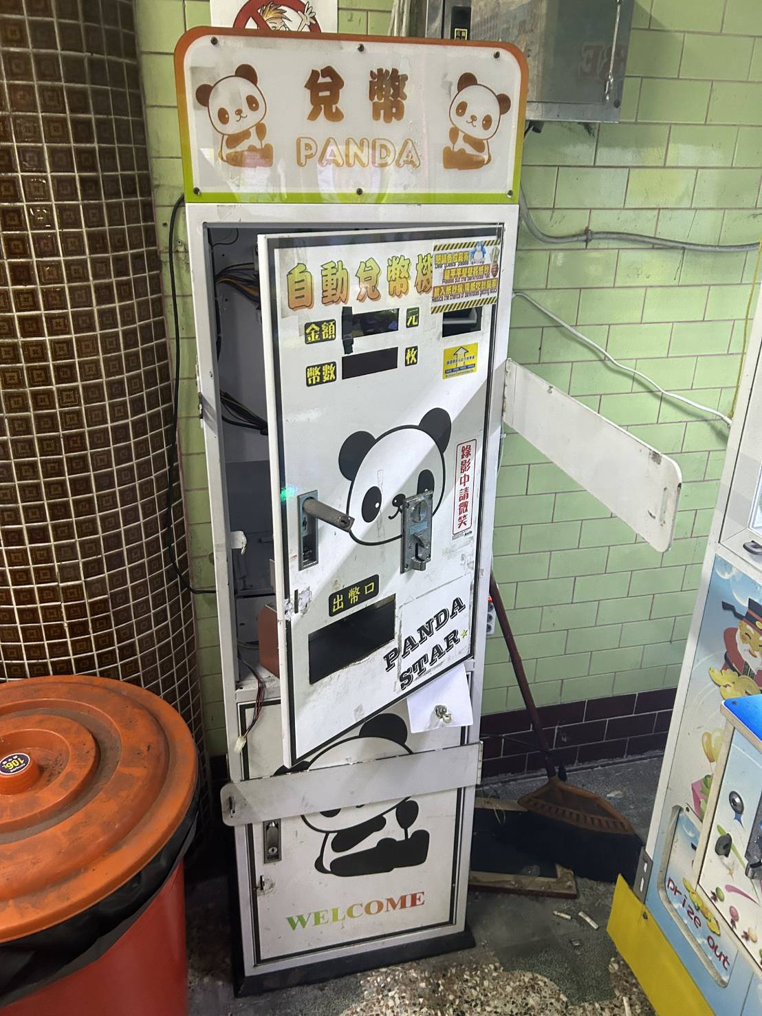 【有片】曾偷兌幣機5萬零錢抓不怕?男行竊<a href='/search/tagging/2/娃娃機' rel='娃娃機' data-rel='/2/180840' class='tag'><strong>娃娃機</strong></a>店又遭逮 472460 0