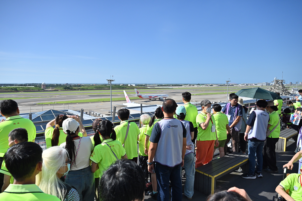 教養機構搭桃園捷運參觀水族館、機場觀景台 院生留下難忘回憶 4 0