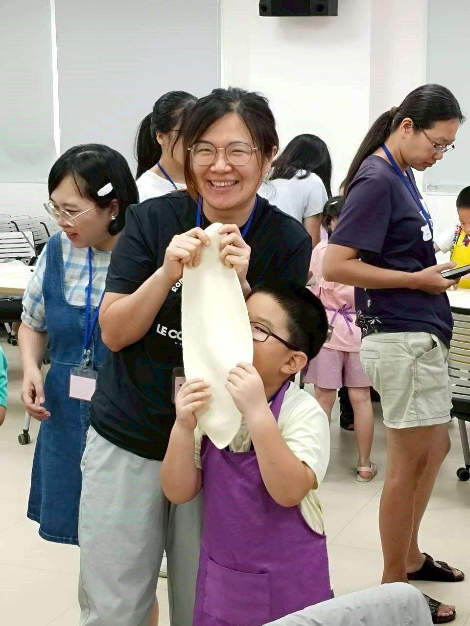 桃園家庭教育中心結合生生喝鮮乳推廣食育 親子共學DIY鮮奶麵條 792710