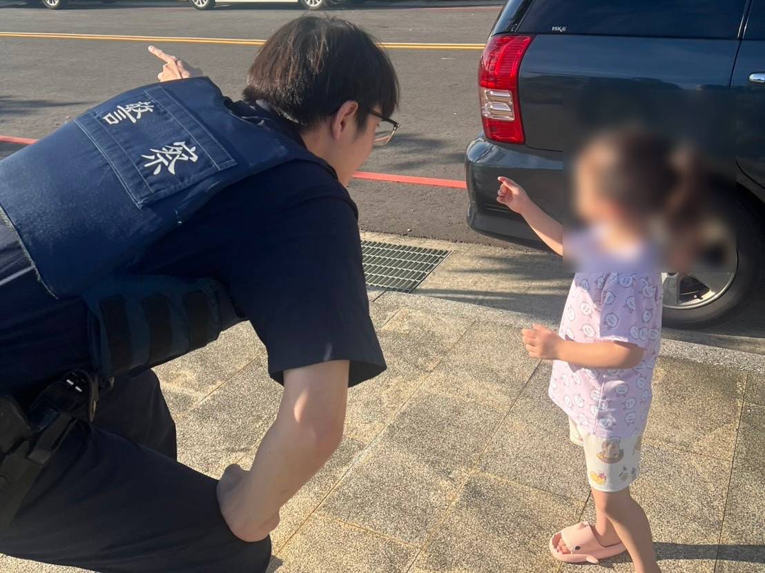 3歲女童偷跑出門找外婆迷途 平鎮警暖心安撫助團圓 932720 0