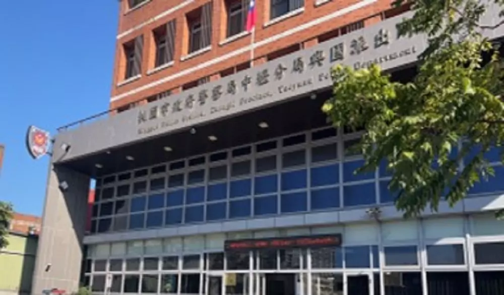 中壢興國派出所傳槍響 30歲員警中彈倒地送醫搶救 CL 02
