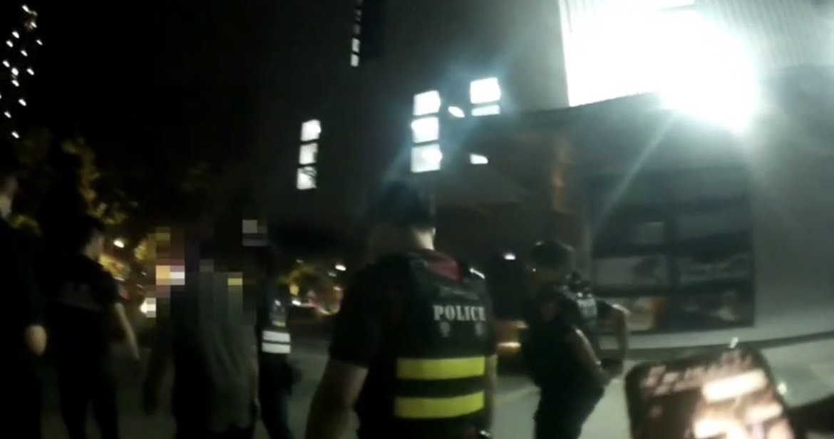 八德驚傳男子持槍閒晃!網嚇壞發文 警火速逮人起獲瓦斯槍 S 106676227