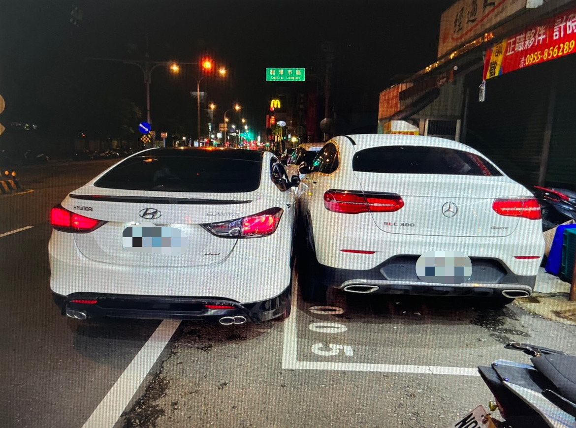 龍潭百萬賓士停路邊挨撞 網懷疑毒駕真相曝光 S 14778573 0