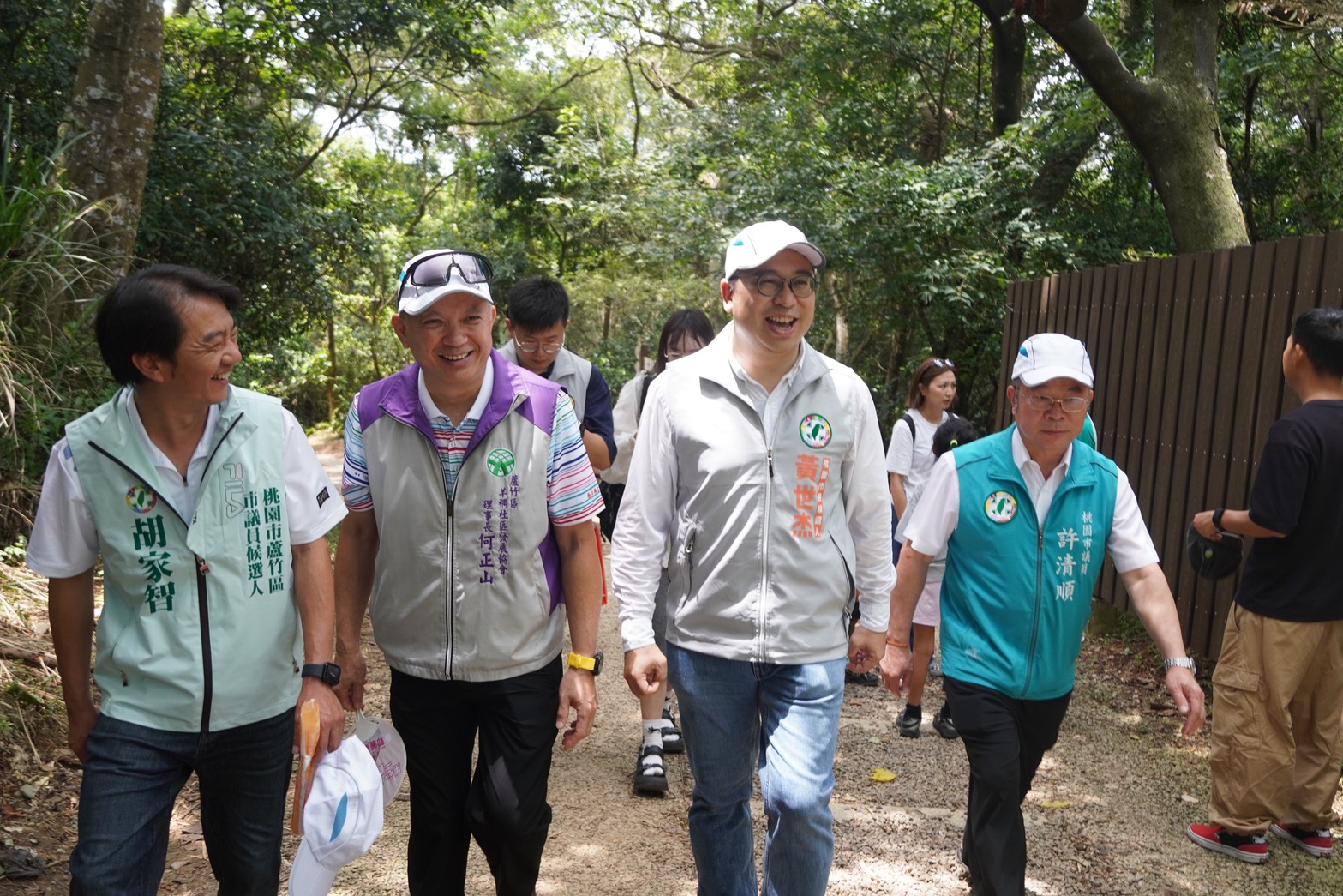黃世杰參加蘆竹羊稠甲蟲季 「0到12歲免健保費」照顧育兒家庭 S 177799368 0