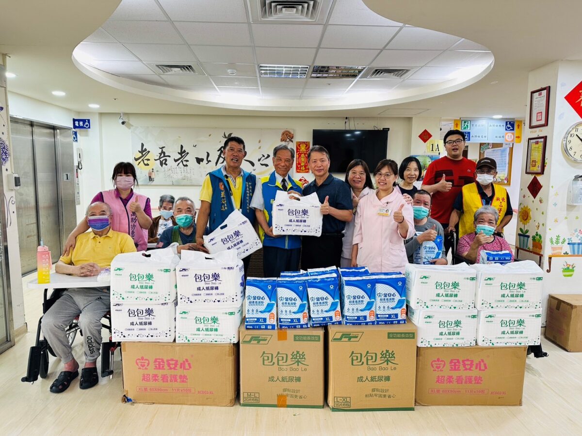 杏華醫療號召善心關懷長照住民 暖贈北榮桃分院尿布、看護墊 S 233234453 0