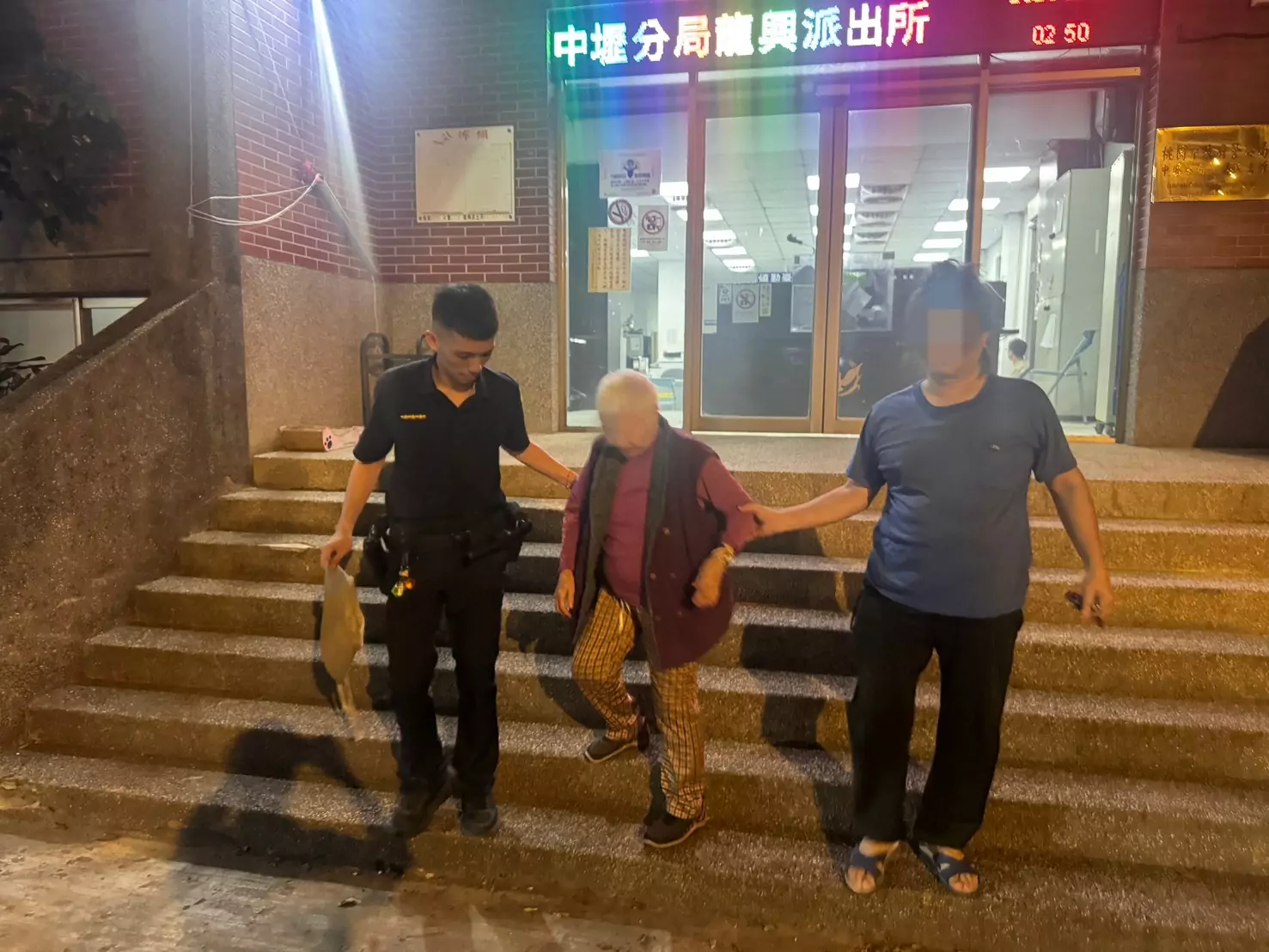 中壢老婦忘記回家的路 夏天頻問警「會不會冷」 S 25583704 0