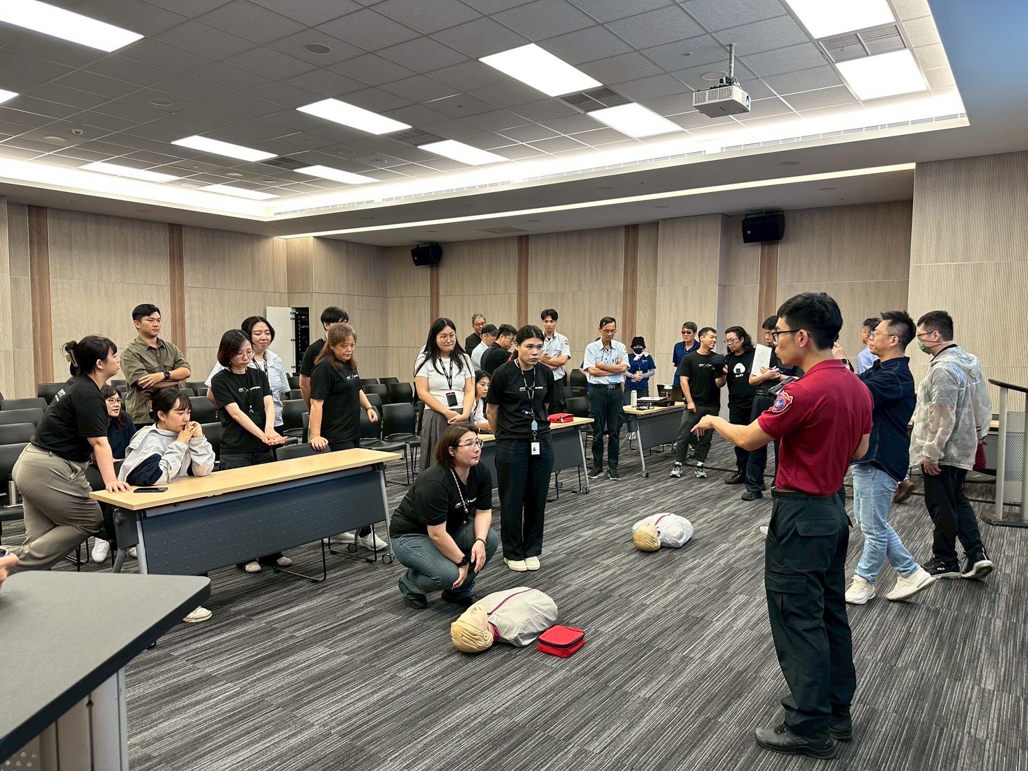 青埔消防前進桃園會展中心 辦理CPR、AED實作演練 S 43458568 0