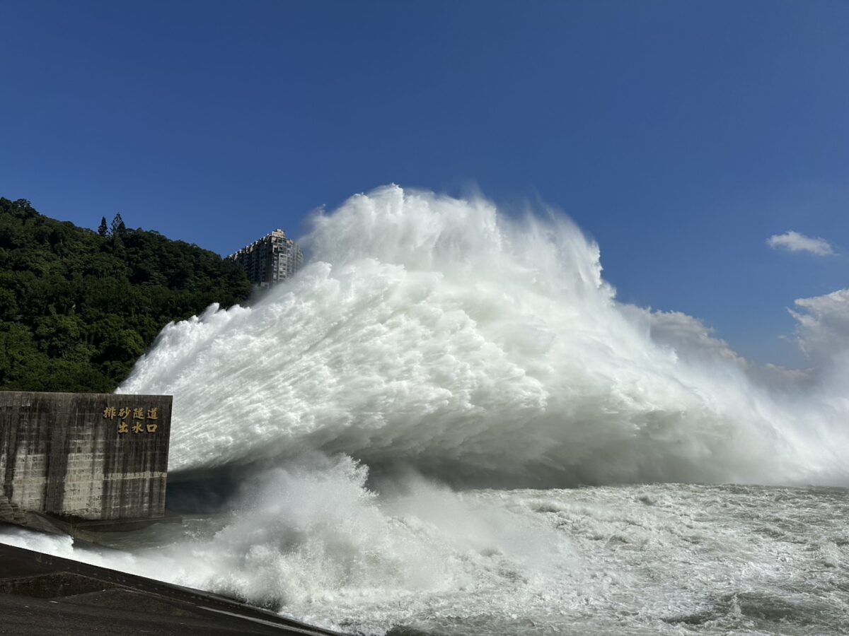 巴威強颱逼近!石門水庫啟動排砂隧道調節放水 S 66822157 0