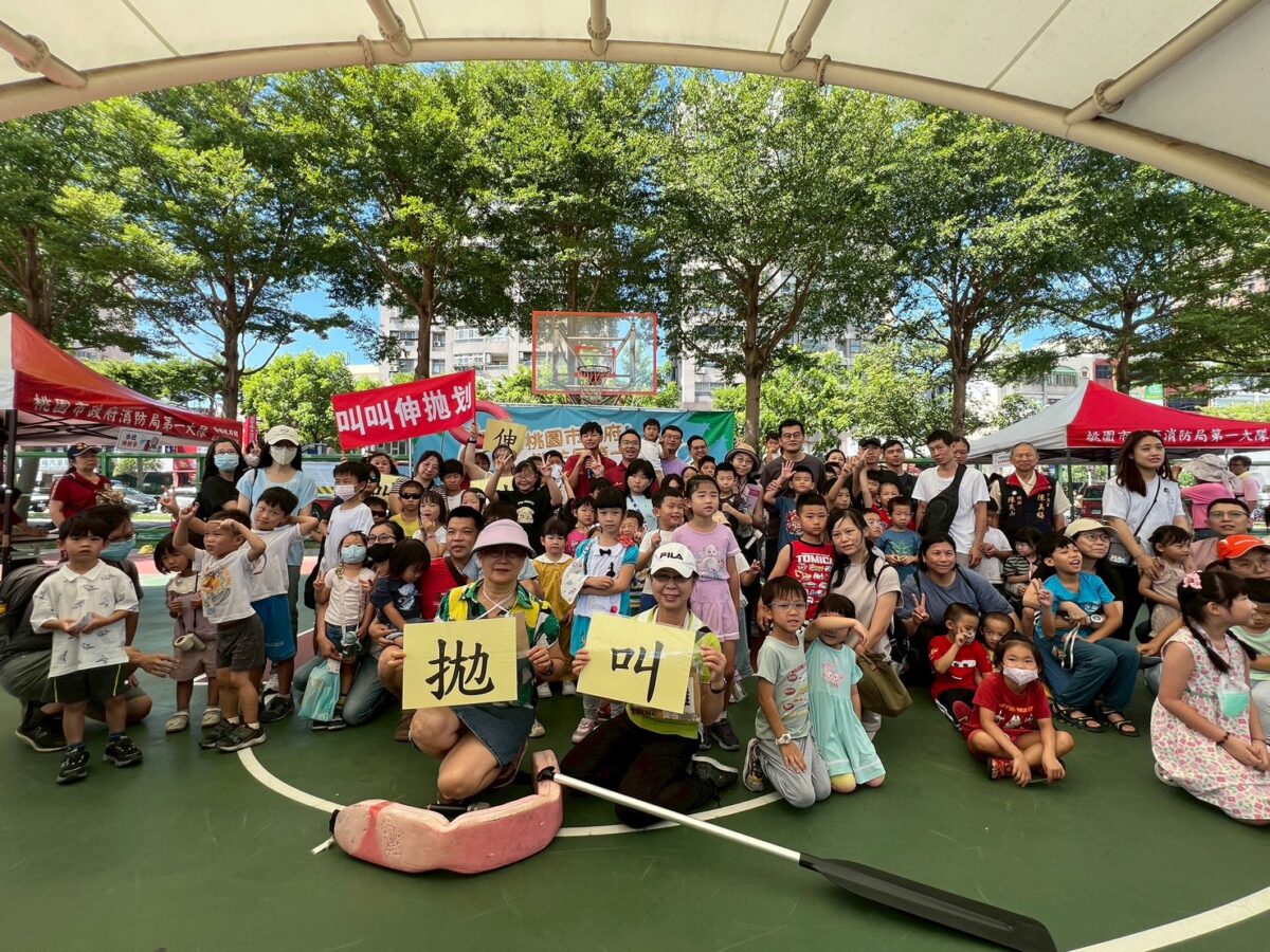 三民消防分隊強化戲水安全觀念 防溺知識融入遊戲加深民眾印象 S 81928235 0