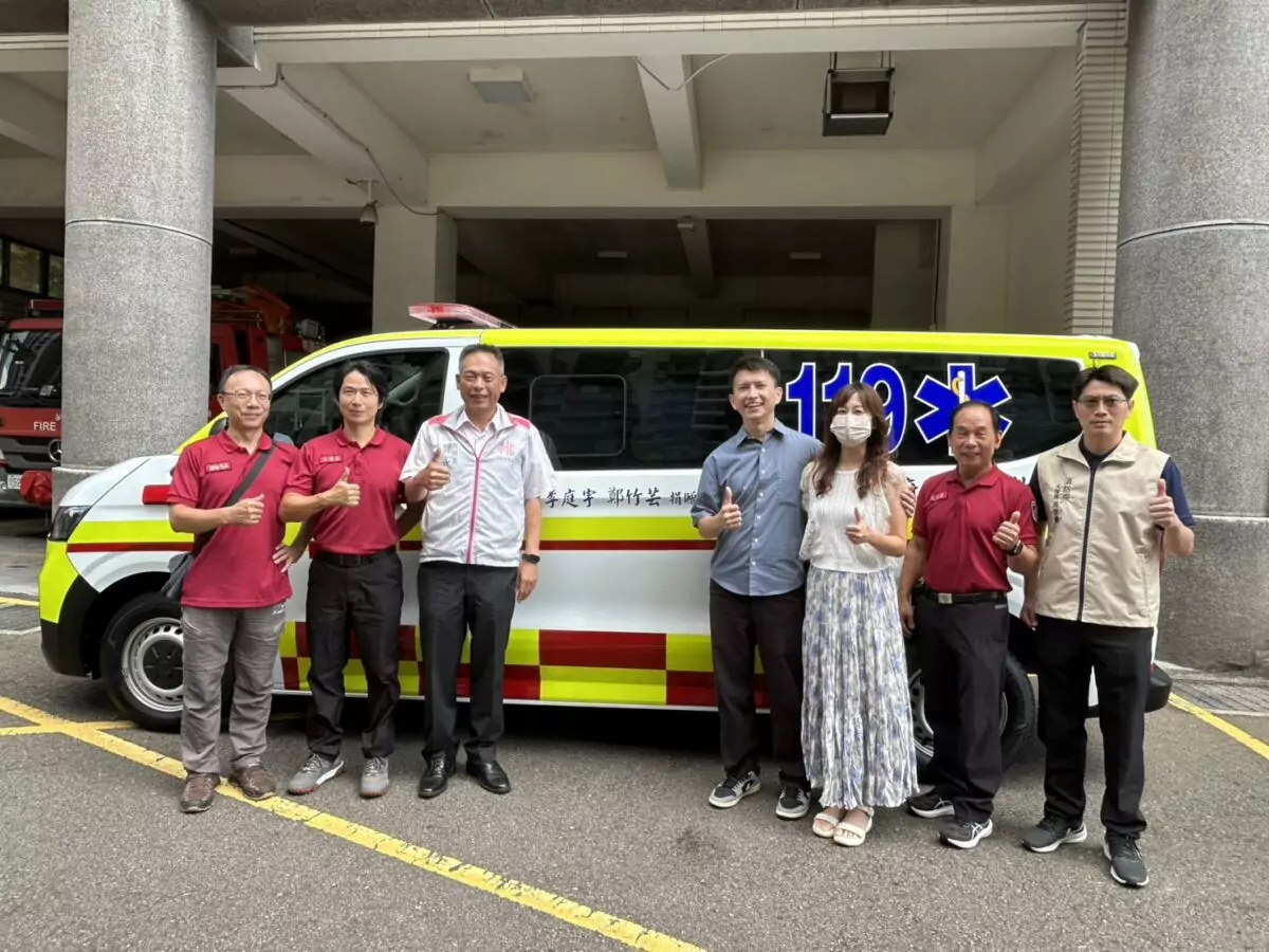 熱心夫妻捐救護車力挺第一線救護 助桃消提升急救量能 S 8929285 0