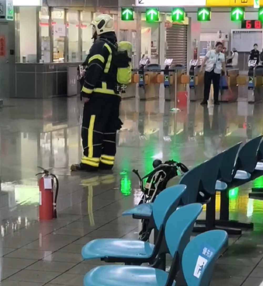 桃園車站餐飲店傳火警 自動灑水設備阻火勢延燒 ghew989