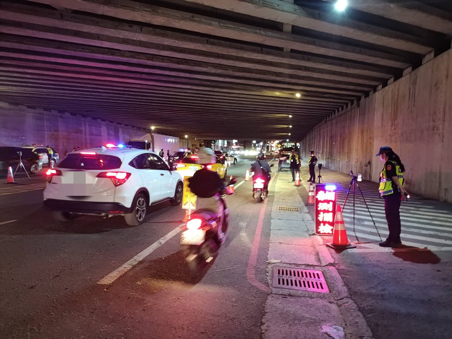 中壢警夜間突襲擴大臨檢！他酒駕遭攔再揪出無照 下場慘了