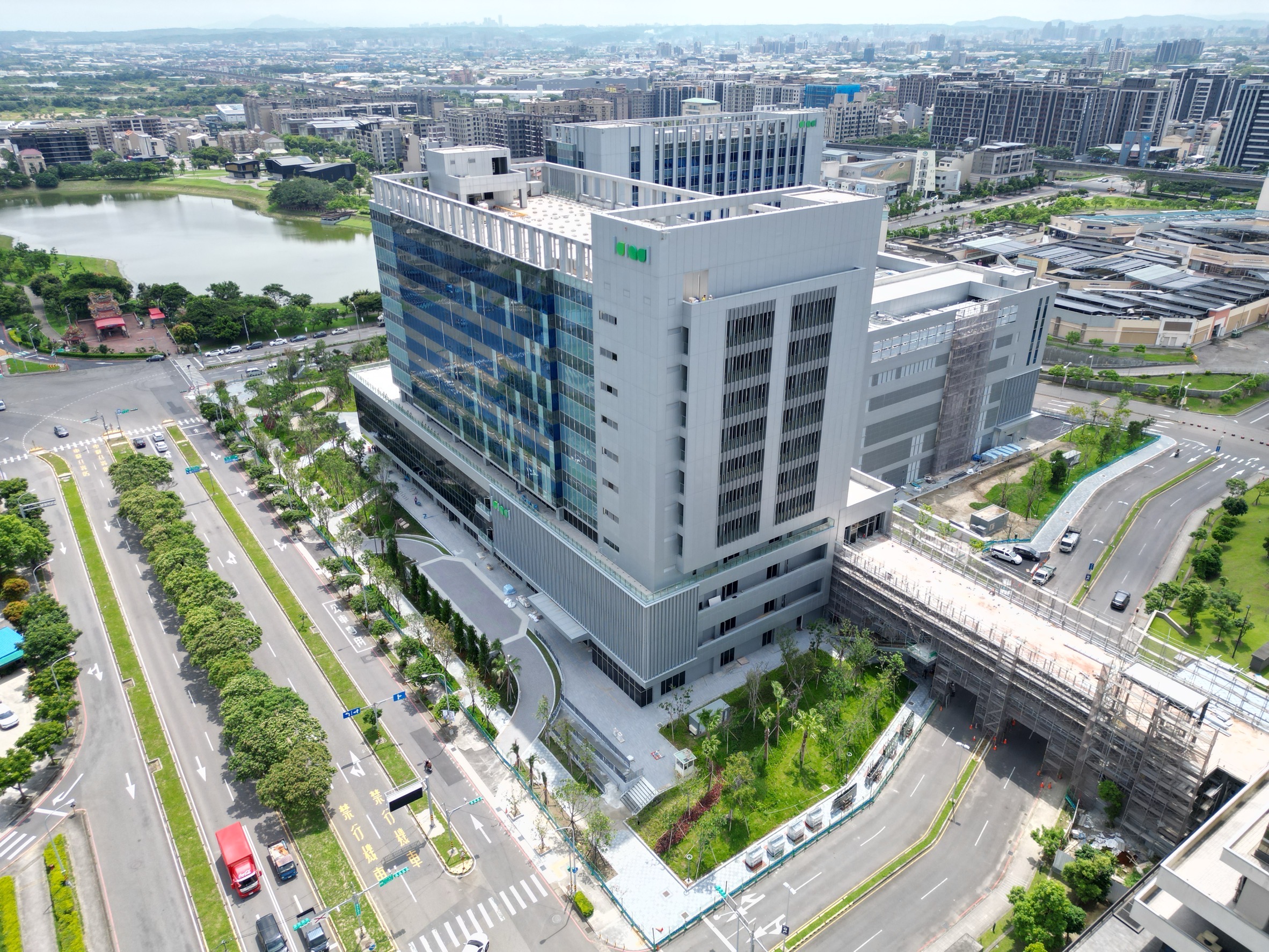 飛安零妥協 桃市都發局列管青埔置地廣場拆除超高
